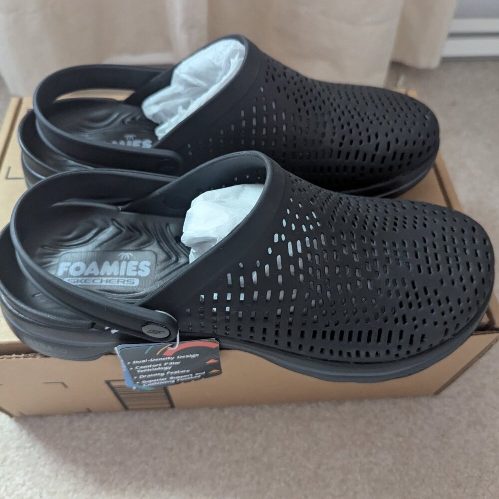 NWT Sketchers Foamies Ultra Go Sketchers Slip-On Clogs - Women's Size 9